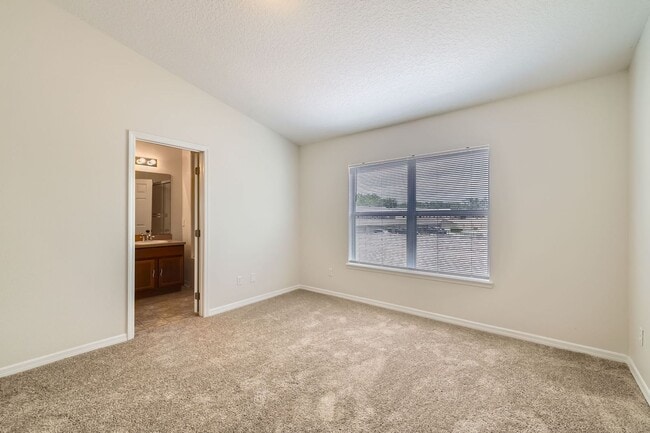 Building Photo - Windermere townhouse