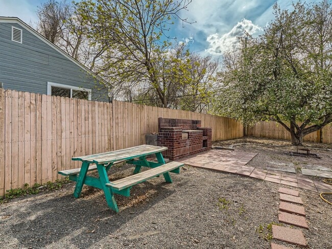 Building Photo - 2241 S Linley Ct