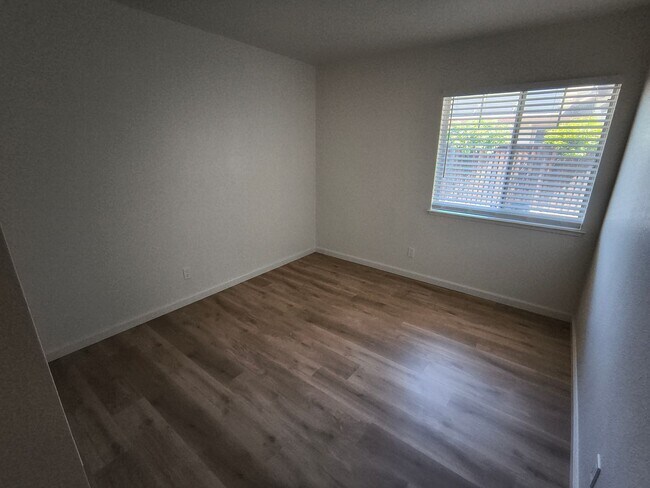 Building Photo - Brand New Flooring and FRESH Paint - SPACIOUS 3 BEDROOM HOUSE IN LIVERMORE!!!