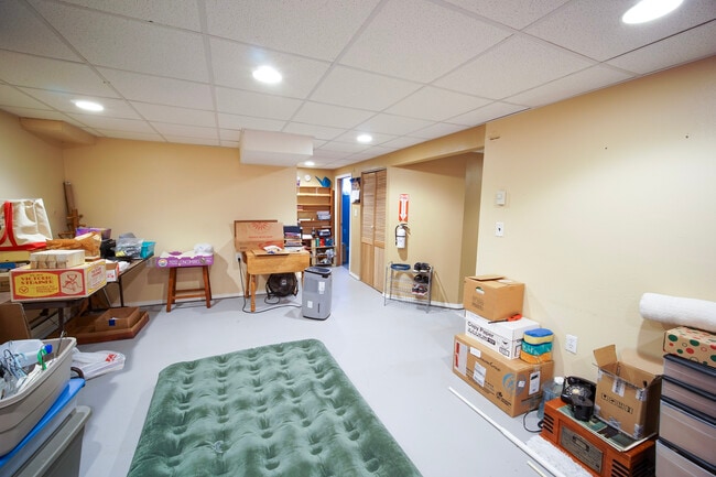 Den - 1310 W 7th St