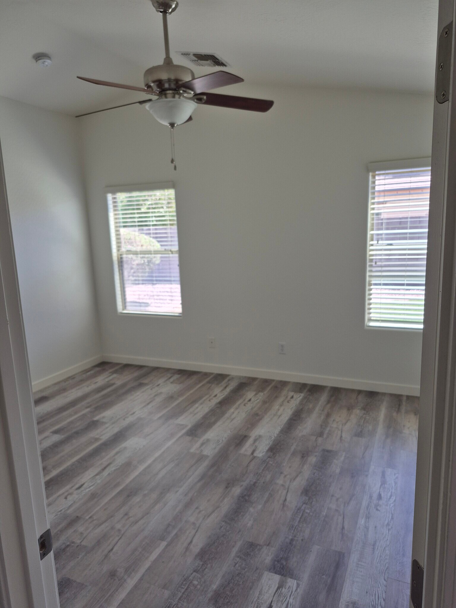 Master bedroom - 1725 W Matthews Dr