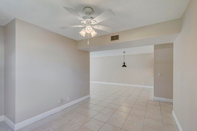 Building Photo - 601 Sabal Ridge Cir
