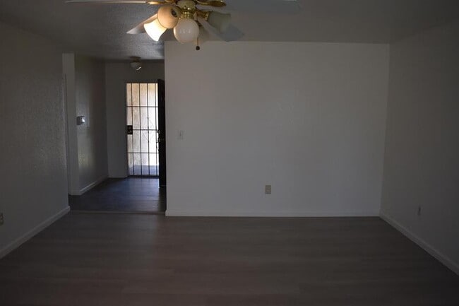 Building Photo - 614 E Linwood Ave