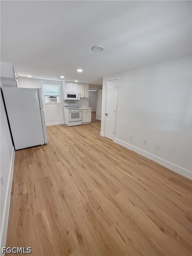 Building Photo - 204 2nd St