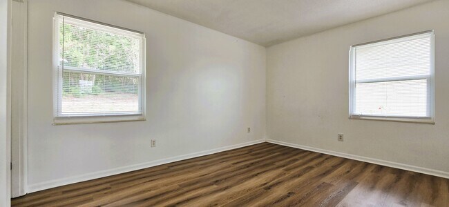 Building Photo - 1007 Highview Dr