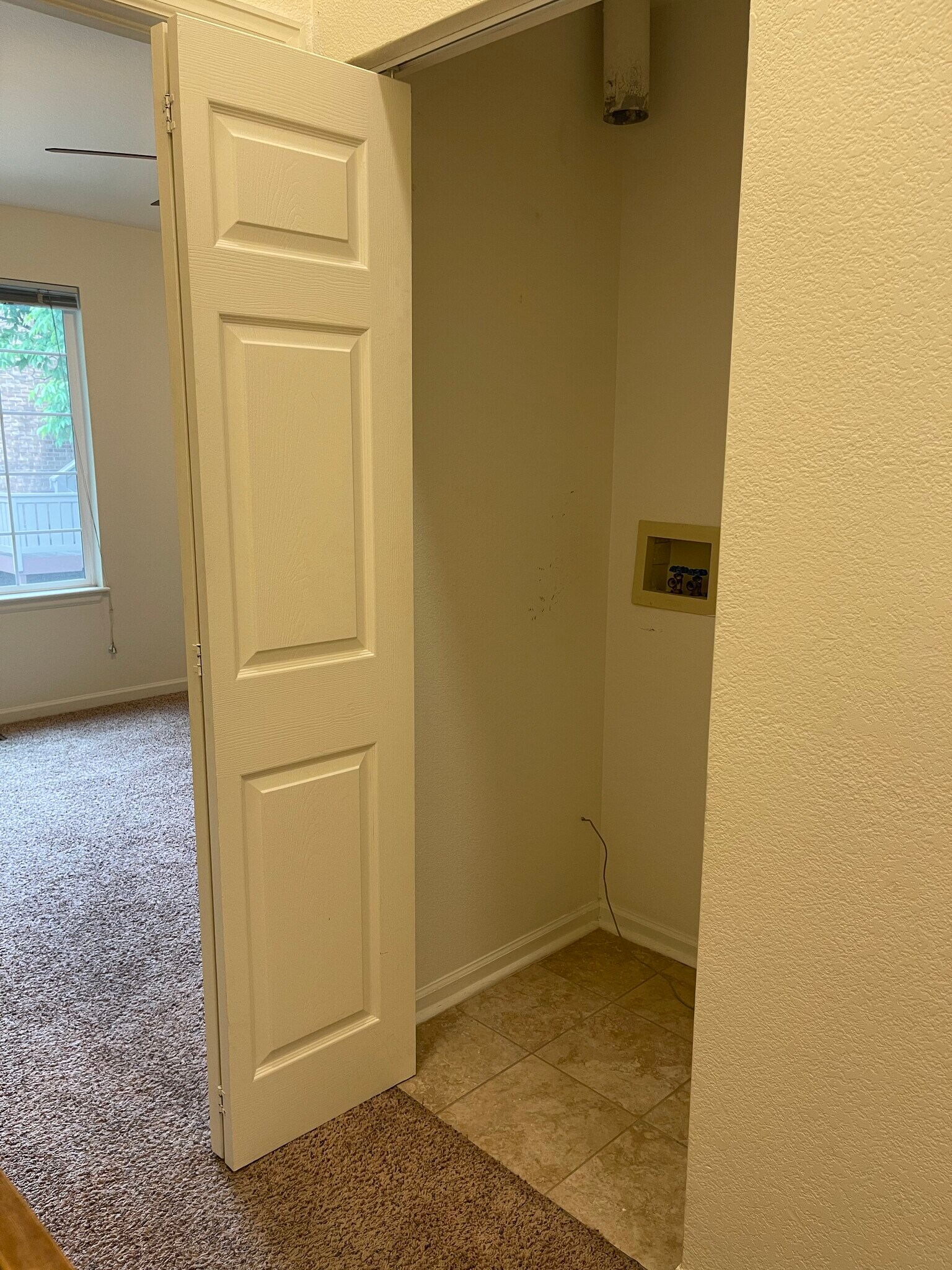 Building Photo - 806 Summer Dr