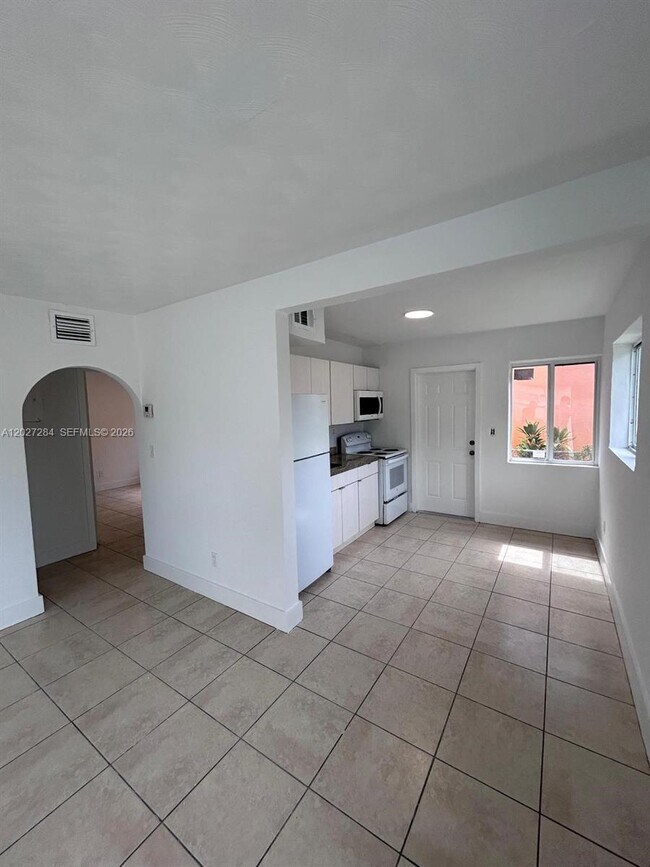 Building Photo - 1130 NW 76th St