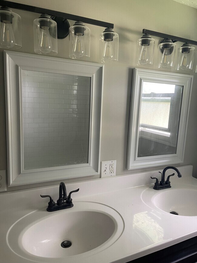 Building Photo - 24 Brooks Rd