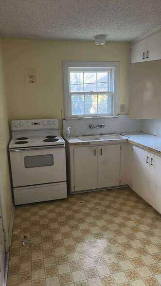 Building Photo - 2714 Scott Ave