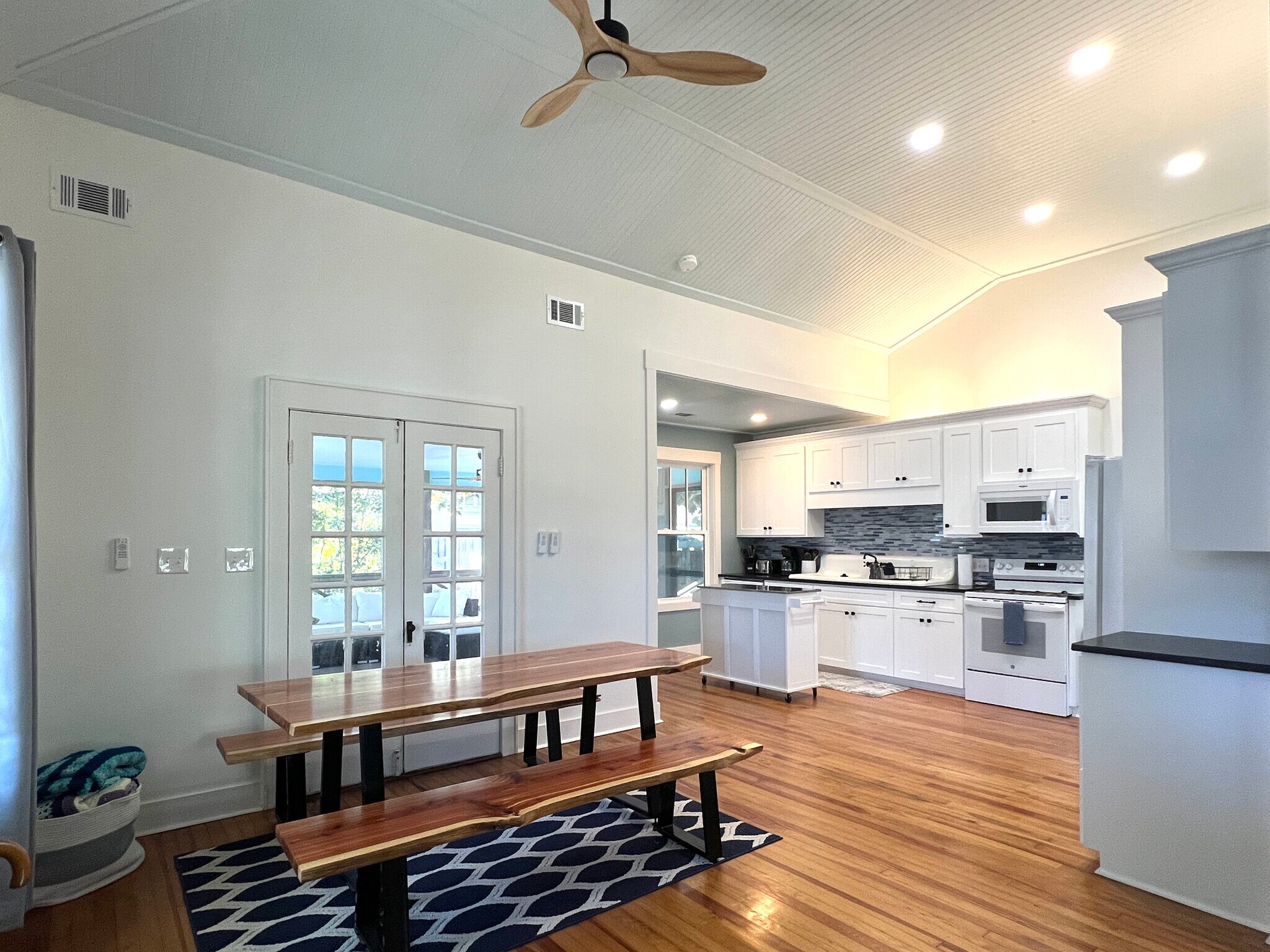 Building Photo - 201 Lovell Ave