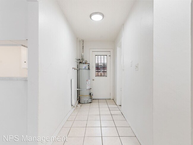 Building Photo - 3 br, 1 bath Apartment - 409 South Harris ...