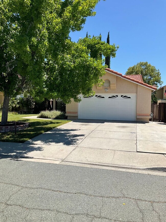 Building Photo - Charming single 3-bedroom rental opportunity!