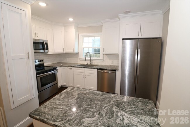 Building Photo - 2227 Celia Ave