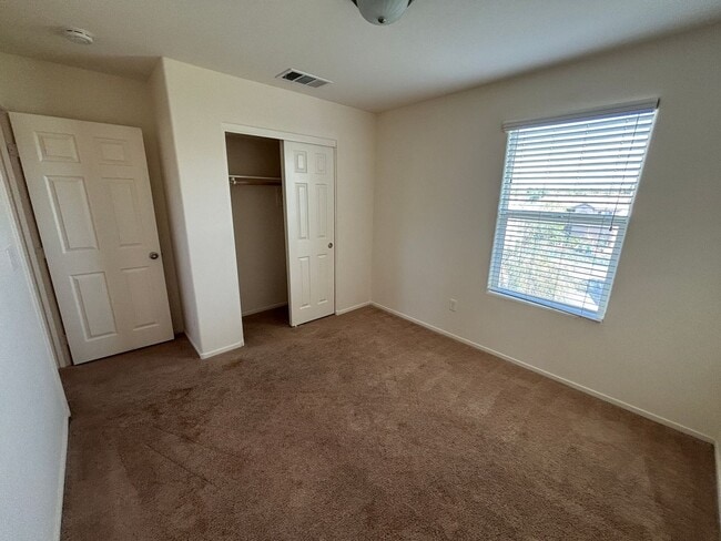 Building Photo - GUARD GATED 3 BED 2.5 BATH 2 CAR GARAGE TO...