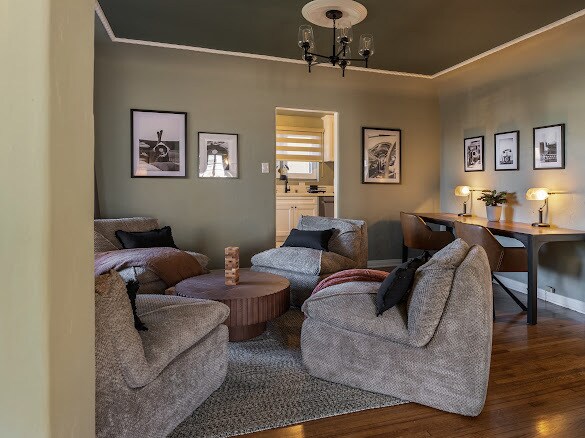 Game room with classic games - 1442 S Burnside Ave