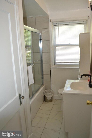 Building Photo - 5153 Frederick Ave