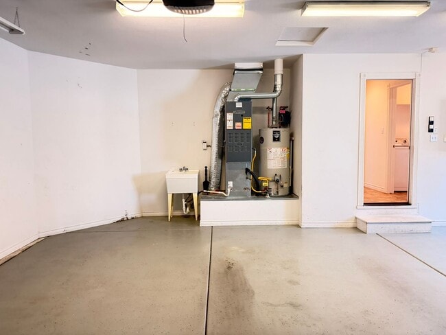 Building Photo - GORGEOUS 3Bed 2Bath 3Car Garage in NorthEast GJ!!!!!