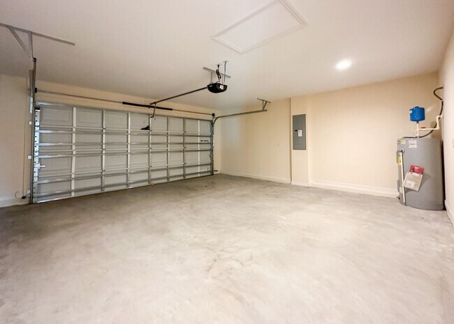 Building Photo - 2680 SW 156th Ln