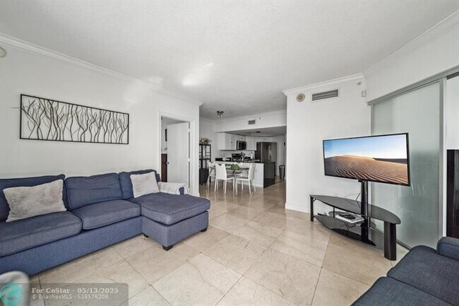 Building Photo - 1750 N Bayshore Dr