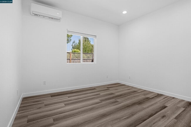 Building Photo - 18 Del Sol Ct
