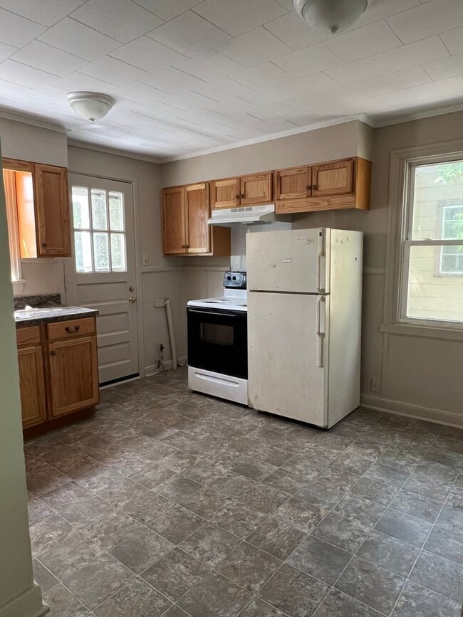 Building Photo - 517 Williams St