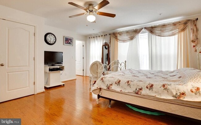 Building Photo - 3009 Chesapeake Dr