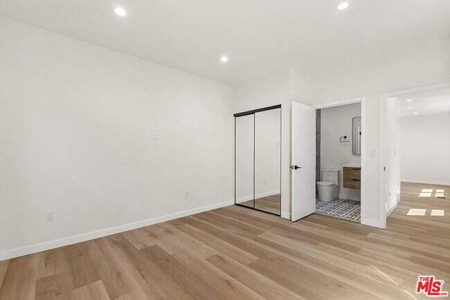 Building Photo - 1305 Lucile Ave