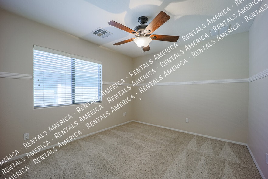 Building Photo - 3854 E Parkview Dr