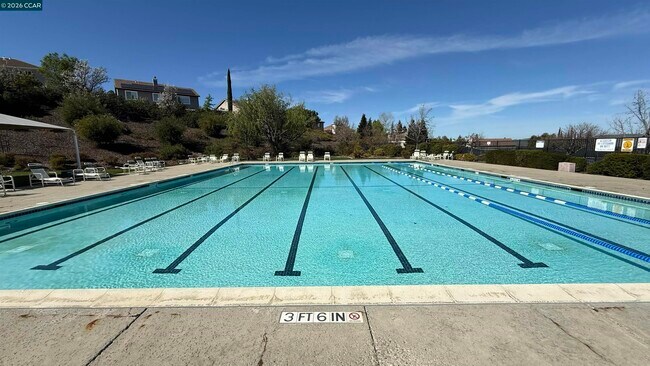 Building Photo - 829 Deer Spring Cir