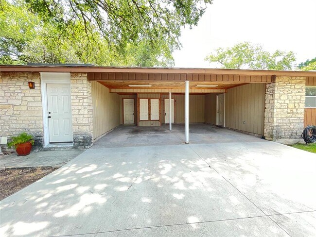Building Photo - 3101 Matador Dr