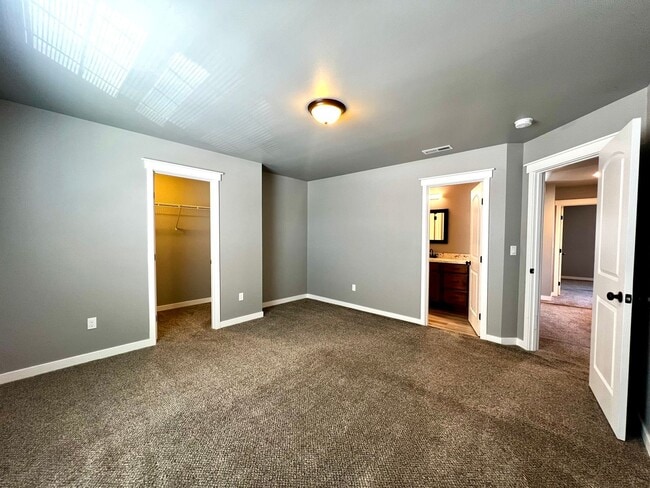 Building Photo - 7433 Saddlebrook Lp