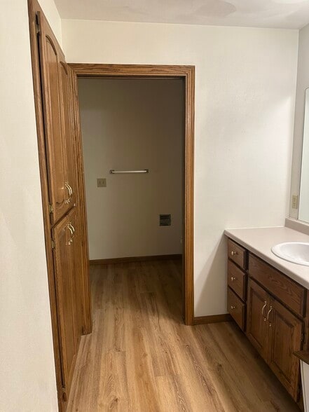 Building Photo - N511 Willowcrest Ct