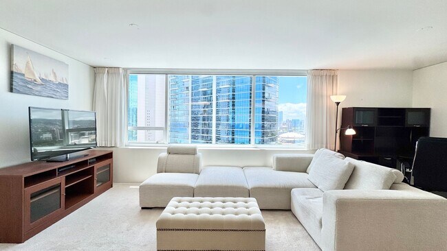Building Photo - 2 BED/2 BATH FURNISHED UNIT AT HIGHLY DESI...