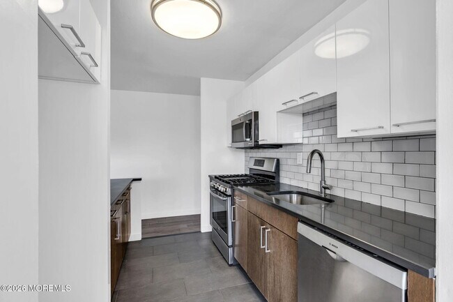 Building Photo - 10 Ocean Blvd