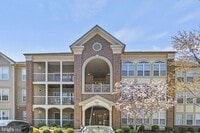 Building Photo - Live the Life with Convenience and Style!