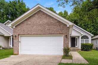 Building Photo - 11111 Meadow Chase Ct