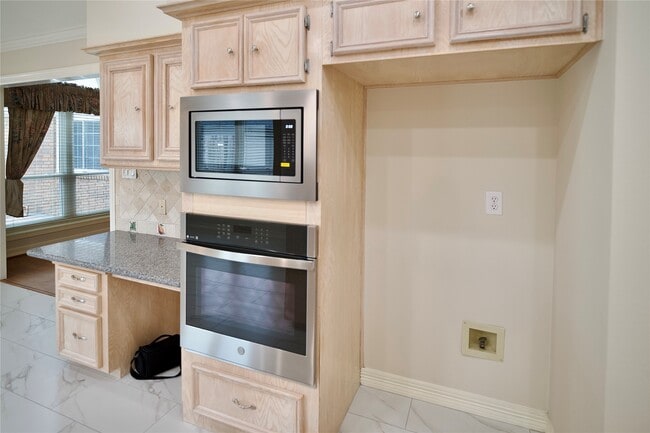 Building Photo - 1839 Lakewinds Dr