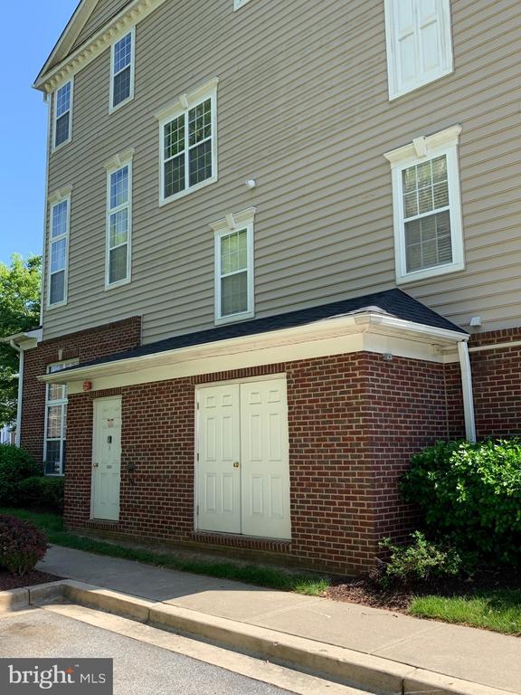 Building Photo - 1001 Treeland Way