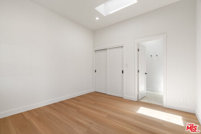 Building Photo - 2347 Parnell Ave
