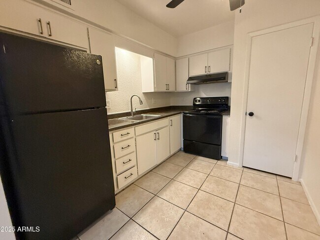 Building Photo - 3125 N 66th St