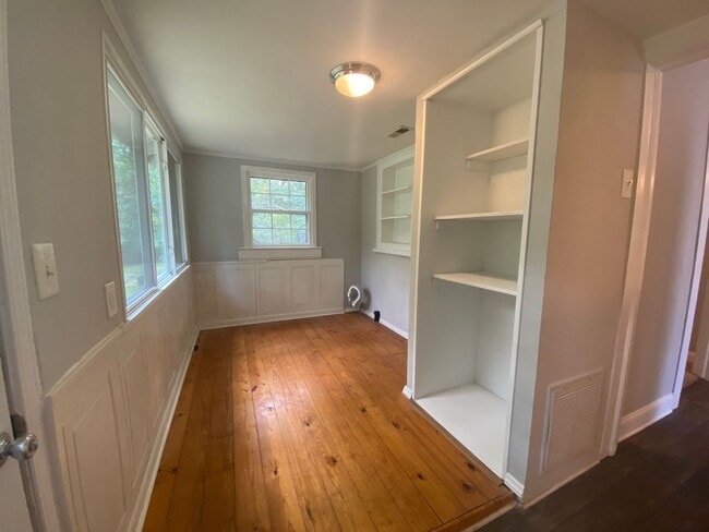 Building Photo - 3 Bedroom, 1 Bathroom House in Liberty!