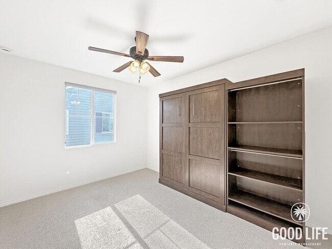 Building Photo - Beautiful 3B/2.5BA Townhouse in Imperial Beach with Loft, Private Patio & 2-Car Garage