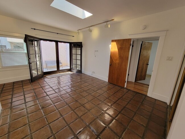 Building Photo - BEAUTIFUL 4BD - 3BA SINGLE STORY HOUSE WITH PRIVATE LAUNDRY AND DETACHED 2 CAR GARAGE