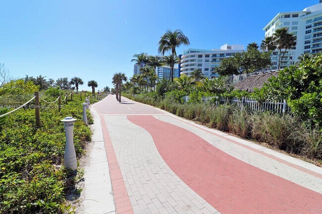 Building Photo - 5025 Collins Ave