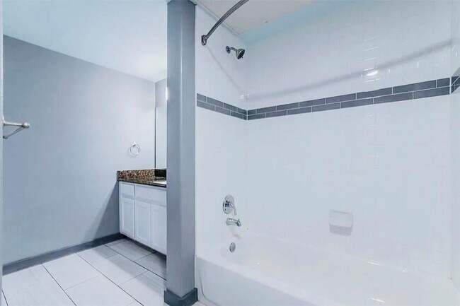 Building Photo - 200 Maple Ln