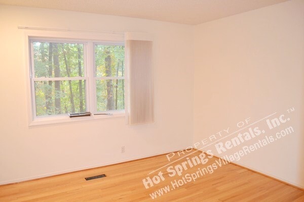 Building Photo - Cozy & Convenient | 2-Bedroom Home Near Ca...