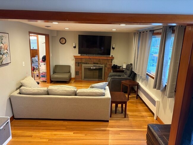 Building Photo - 22 Farwell Ave