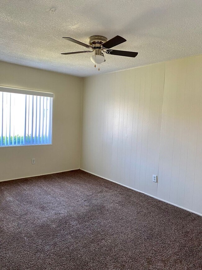 Building Photo - J &amp; R Properties-4th Street