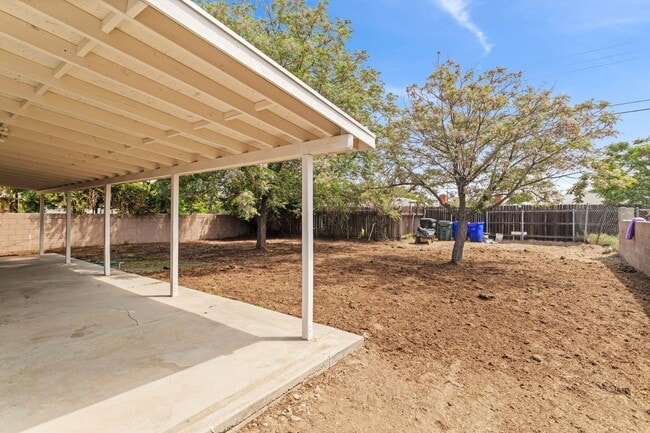 Building Photo - 7877 Kempster Ave