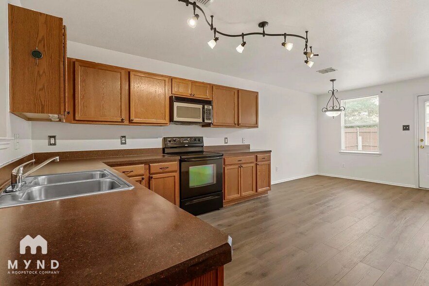 Building Photo - 13139 Ambrose Dr